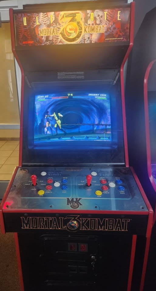 Ultimate Mortal Kombat 3 cabinet